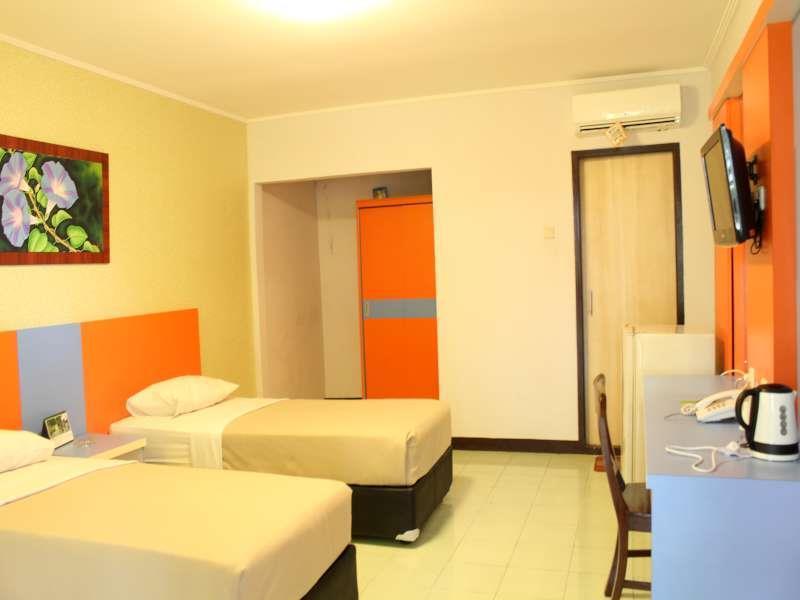 Hotel Indra Djaya Cisarua Exterior photo